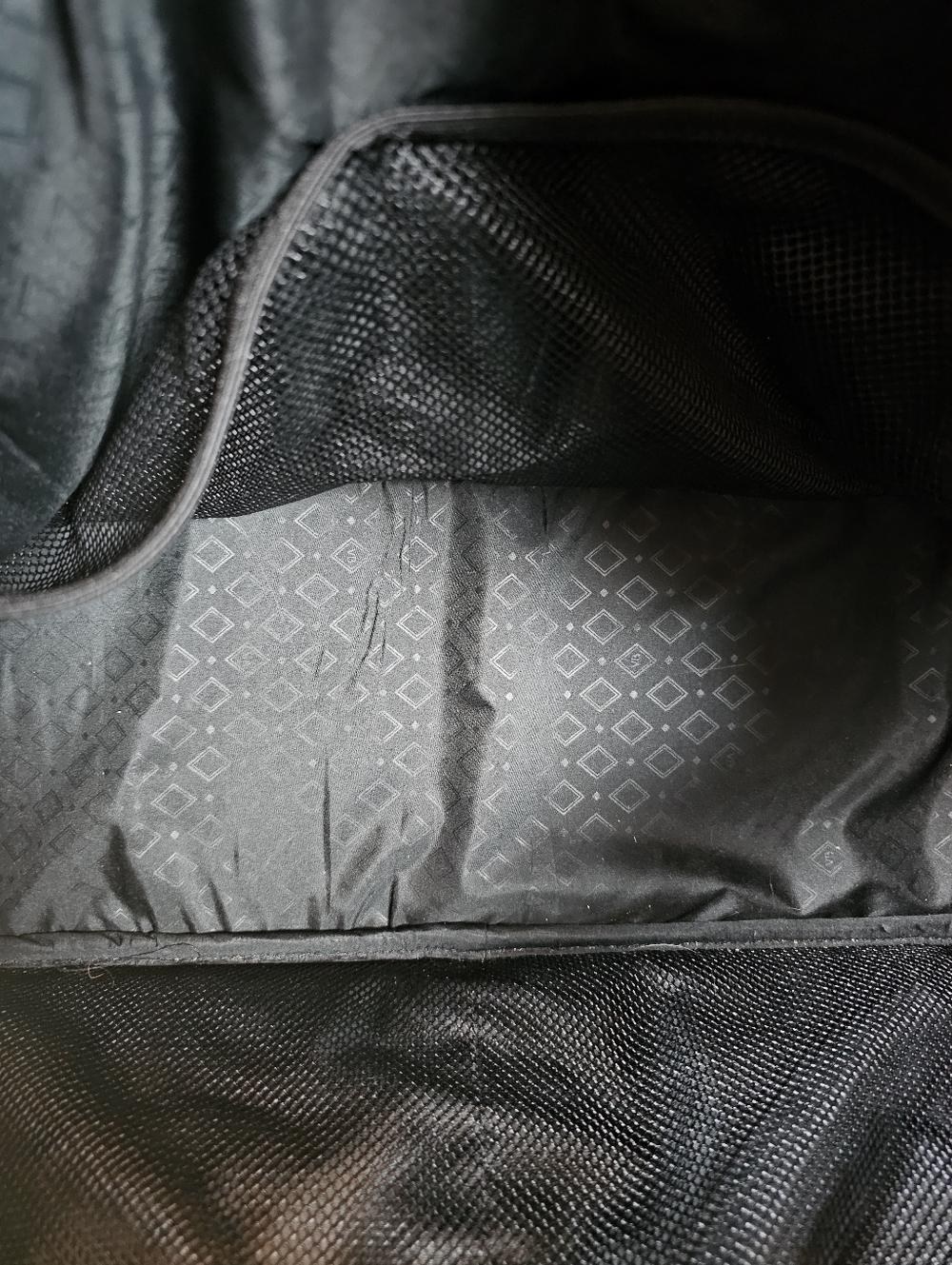 ✨ Vera Bradley Large Quilted Duffel Bag - Classic Black - Like New Condition ✨ - Picture 13 of 13